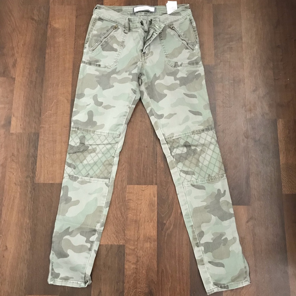 Abrecrombie and Fitch camp pants